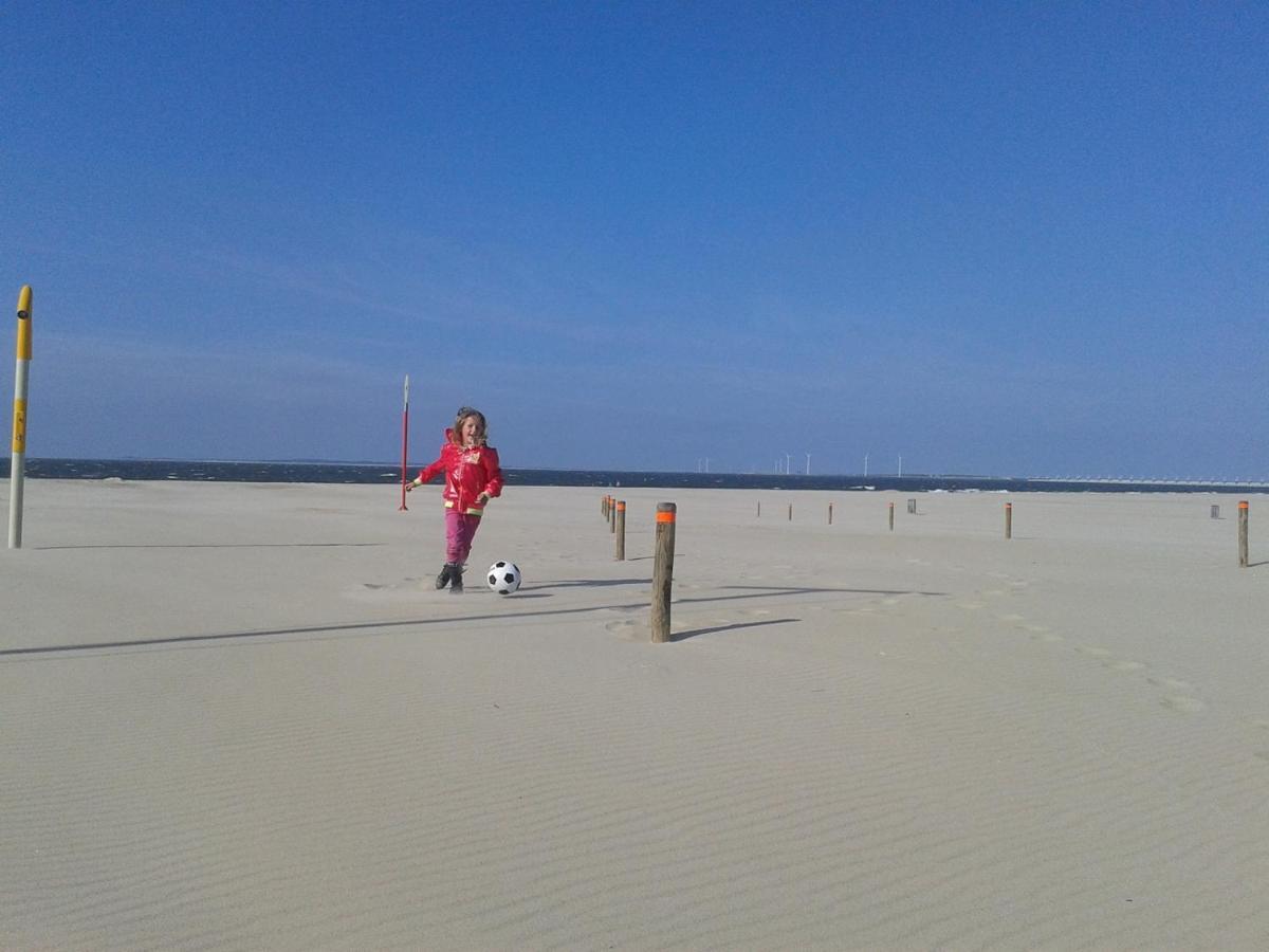 Comfortabel Vakantiehuis Aan Zee En Meer ! Kamperland Exterior photo